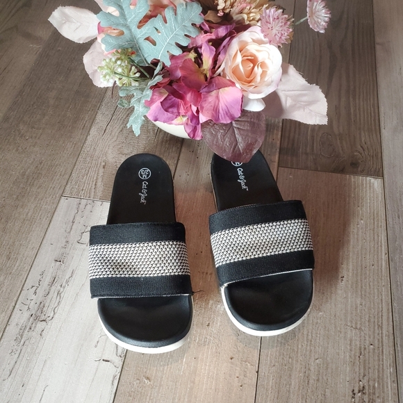 Cat & Jack Little Boy Girl Black and White Slide Sandals Size Medium 2/3 GUC - Picture 6 of 8